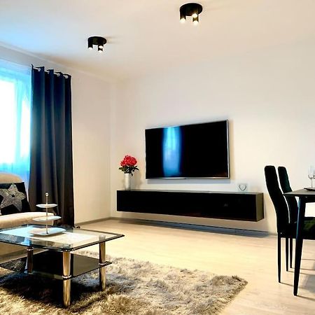 Spacious Apartment Near Hockey And Football Arena Bratislava Eksteriør billede