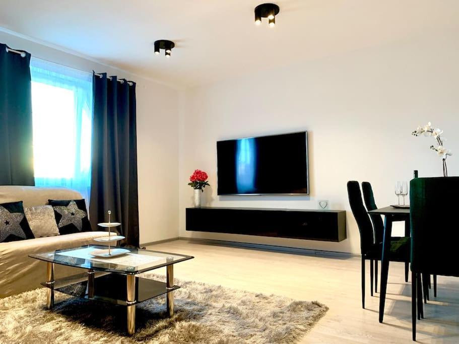 Spacious Apartment Near Hockey And Football Arena Bratislava Eksteriør billede