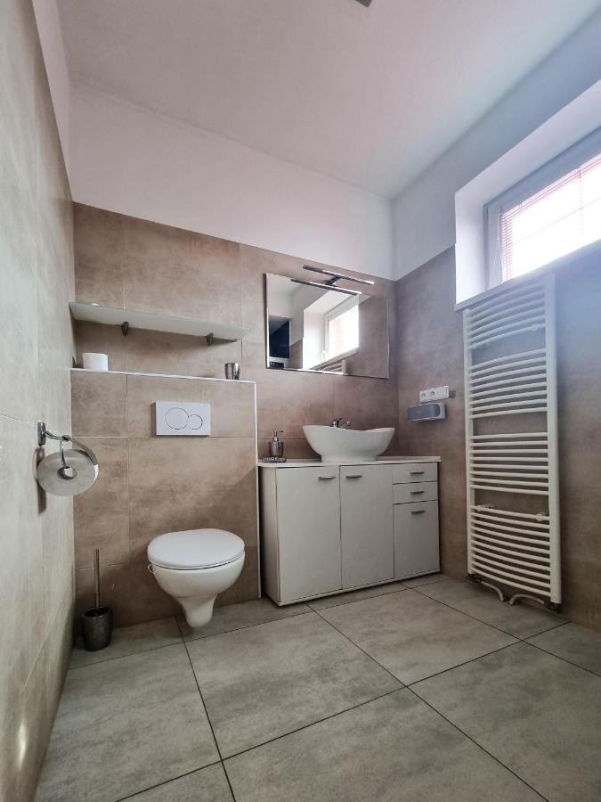 Spacious Apartment Near Hockey And Football Arena Bratislava Eksteriør billede