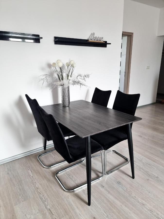 Spacious Apartment Near Hockey And Football Arena Bratislava Eksteriør billede