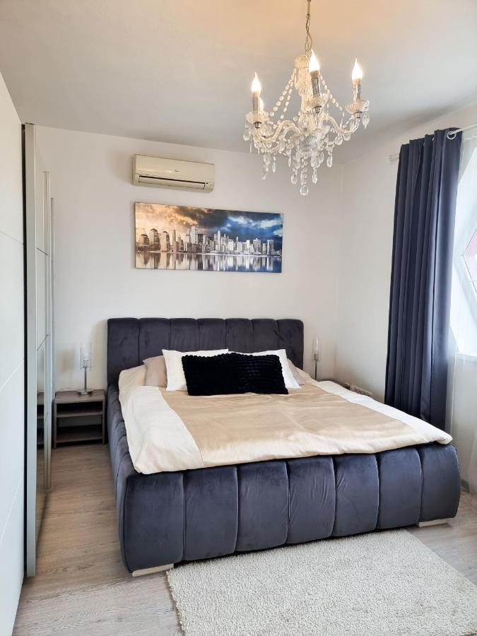 Spacious Apartment Near Hockey And Football Arena Bratislava Eksteriør billede